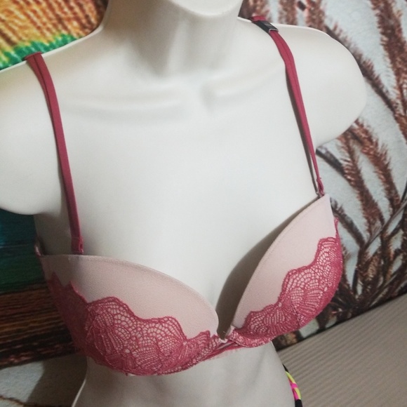 Victoria's Secret - Picture 2 of 7